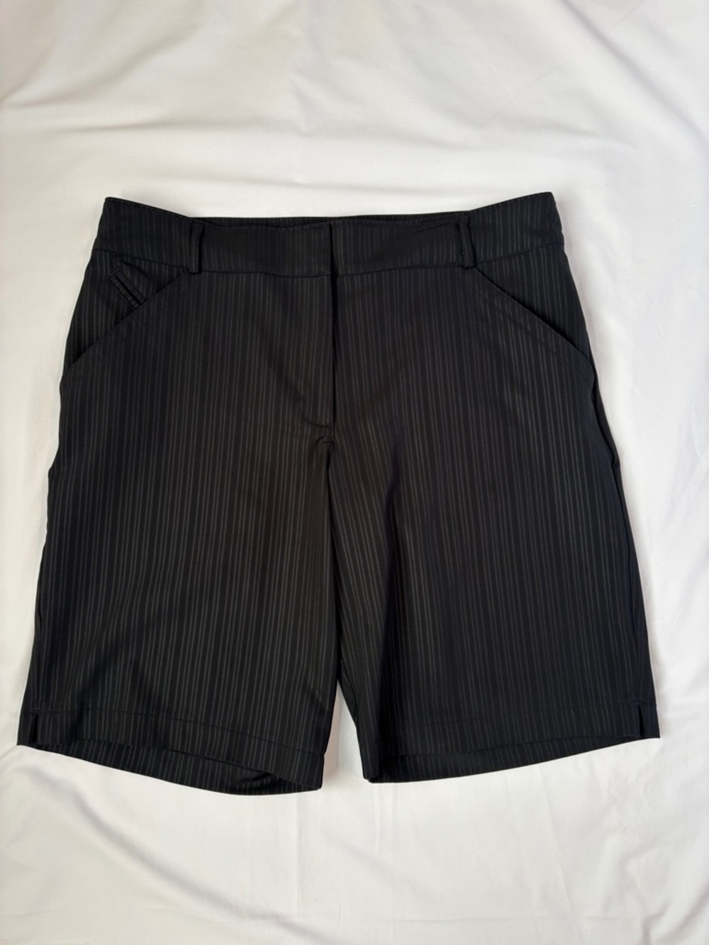 Nike Golf Tech Women's Woven Shorts Size 12 Black Stripe Long Walking Shorts EUC